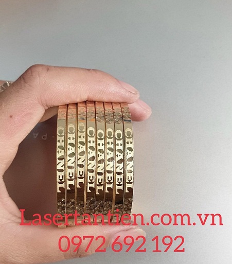 Khắc lên vàng bạc nữ trang bằng máy khắc kim loại mini 20w