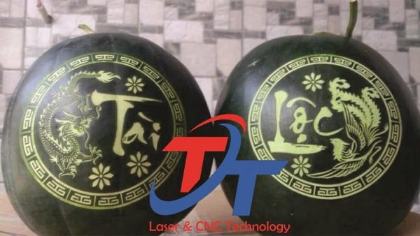 Khắc dưa hấu bằng máy laser