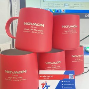 Khắc laser khắc tên lên bình giữ nhiệt