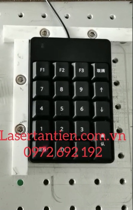Khắc laser lên bàn phím