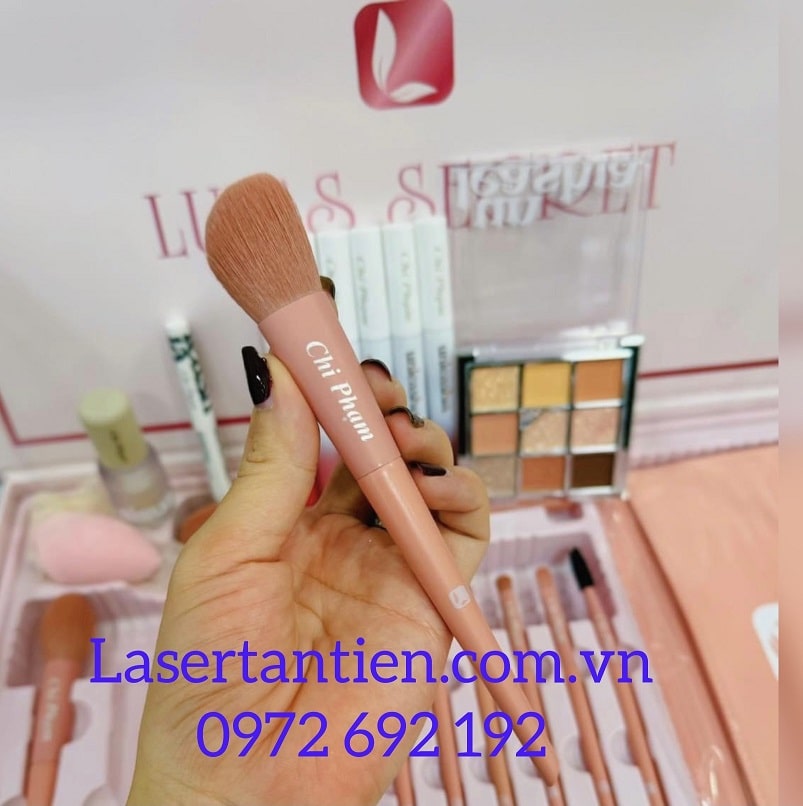 Khắc laser khắc tên lên son môi cọ phấn
