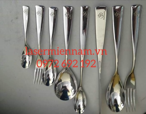 Khắc laser lên muỗng xoang nồi inox tại tphcm