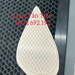 Khắc laser lên đế giày da