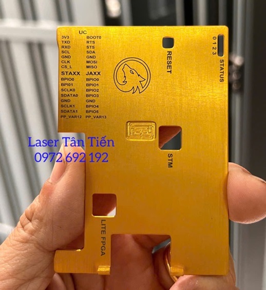 Khắc laser lên linh kiện điện tử tại Laser Tân Tiến