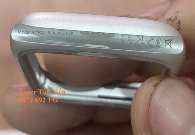 Khắc laser lên đồng hồ