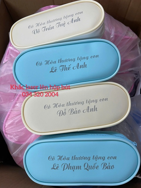 Khắc tên khắc chữ lên hộp bút