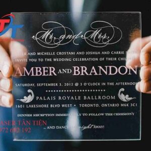 Khắc laser lên mica acrylic