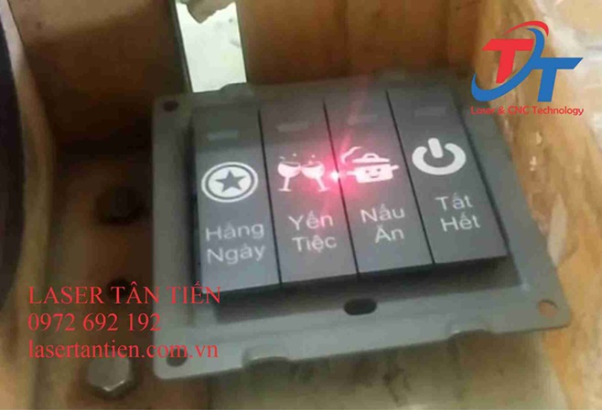 Khắc laser lên công tắc điện ổ điện