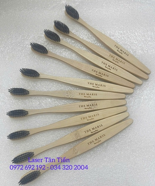 khắc laser lên lược tre, khắc chữ, khắc logo, khắc tên lên bàn chải tre