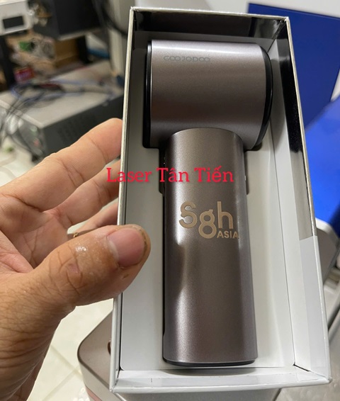 Khắc laser lên quạt cầm tay